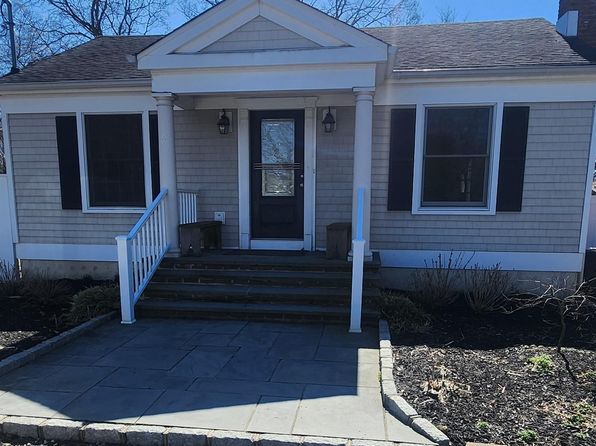 1524 Express Dr S