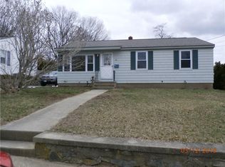 21 Hillcrest Dr, West Warwick, RI 02893
