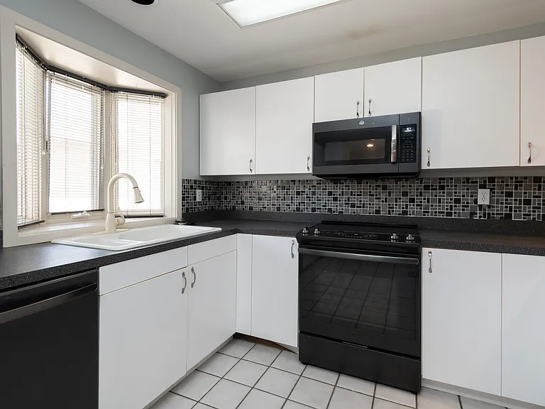 1050 NE Butler Market Rd #36 — Photo 5