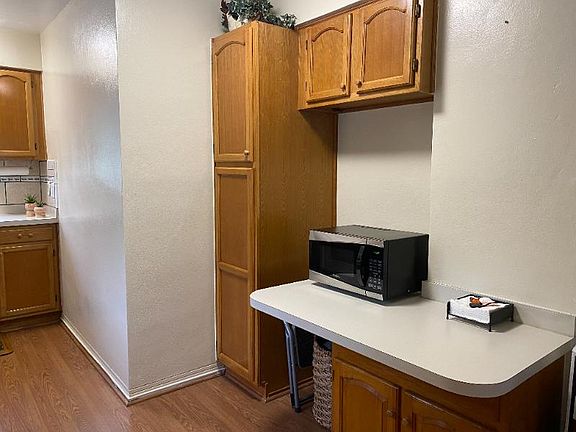 3rd image of 400 1/2 Rotary Pl NE