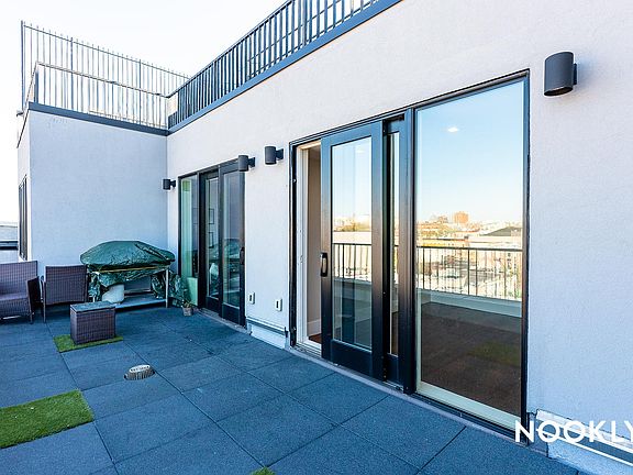 5th image of 136 Erasmus St APT 4A