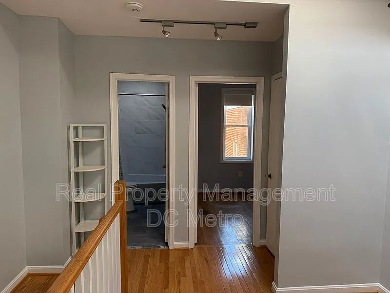 2 bed, 1.5 bath, 1000 sqft, $3,500 — Photo 2