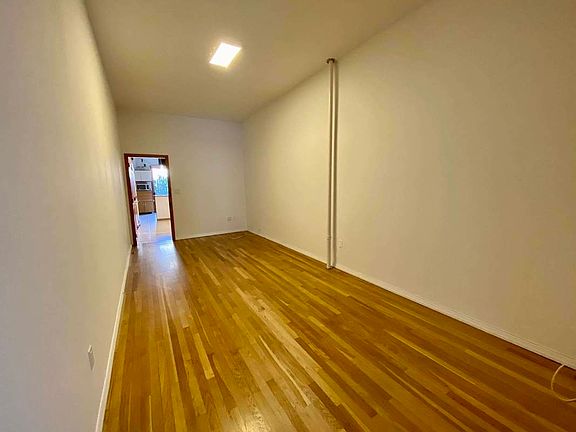 4th image of 570 Manhattan Ave #2B
