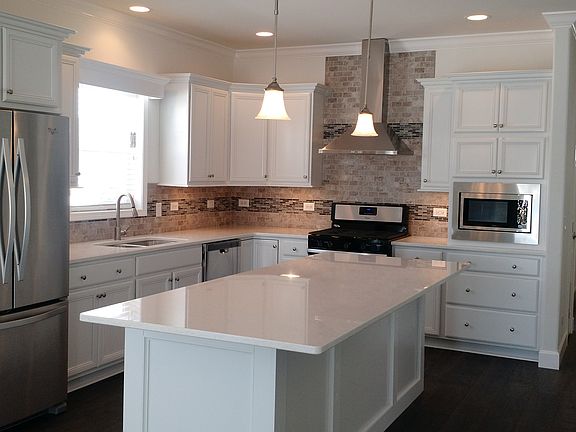 4th image of 313 Legacy Ct