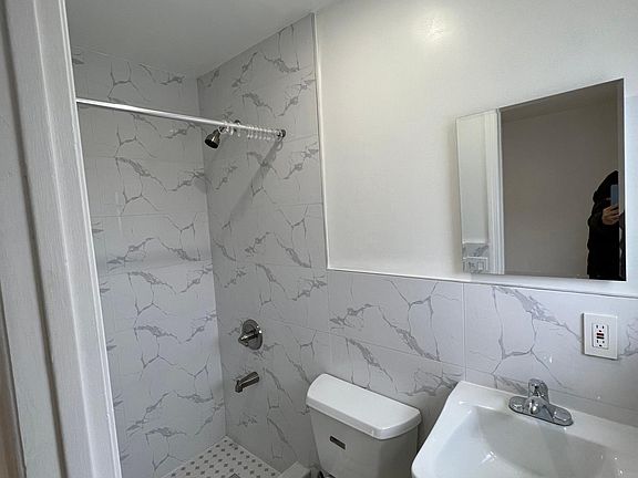 5th image of 3503 146th St #2B