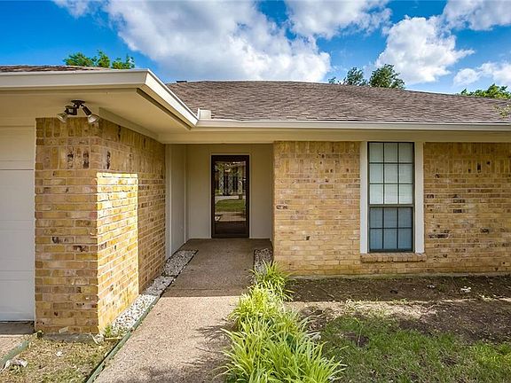 4th image of 3433 Willowbrook Dr