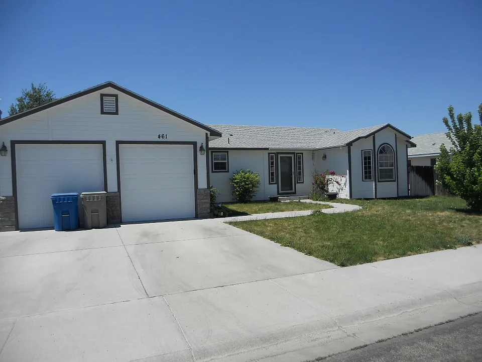 461 NW Heron Ave
