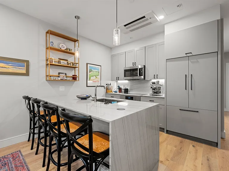 471 Hanover St #2 — Photo 5