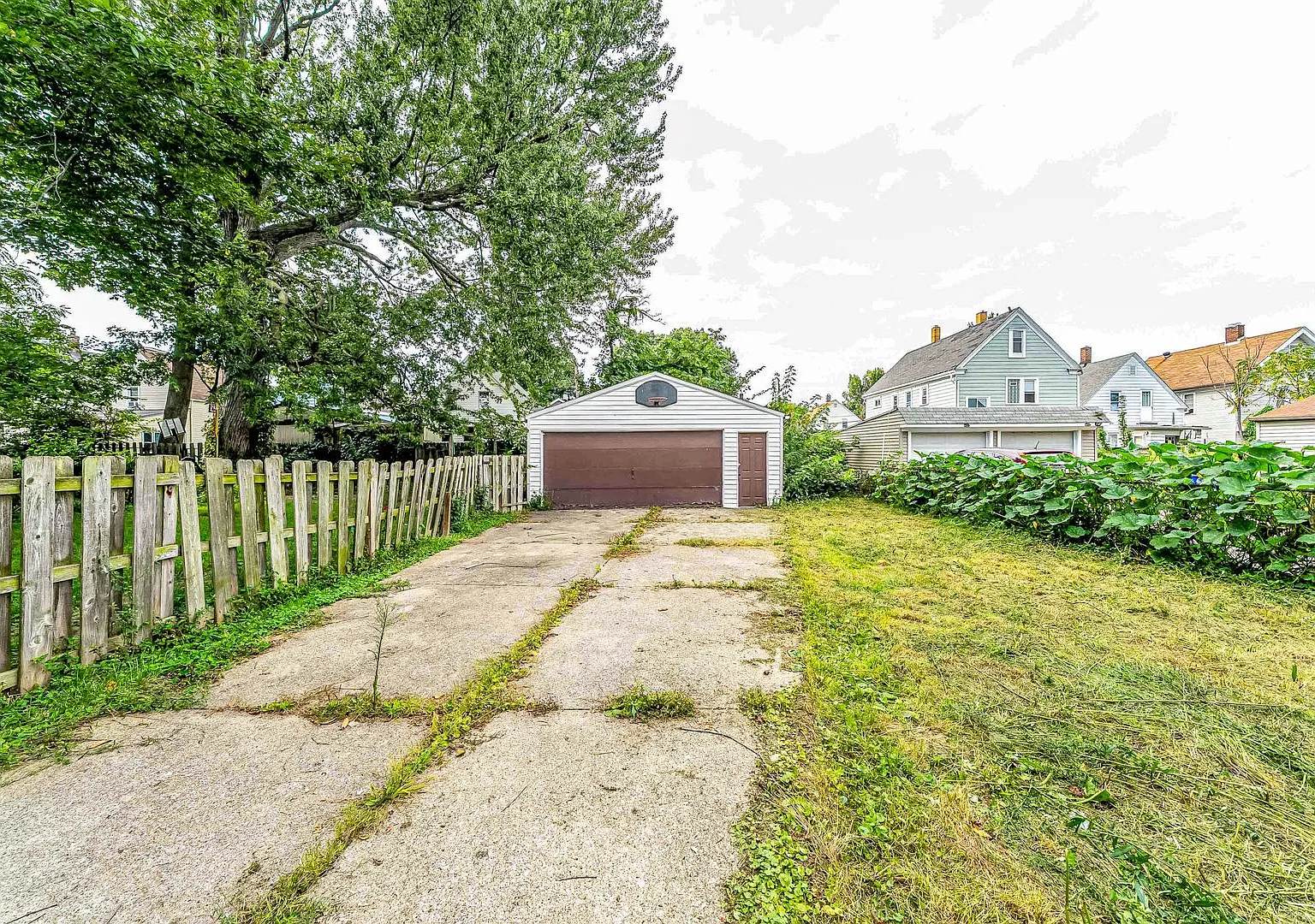 Beautifully Renovated Home in Prime Location — Photo 4