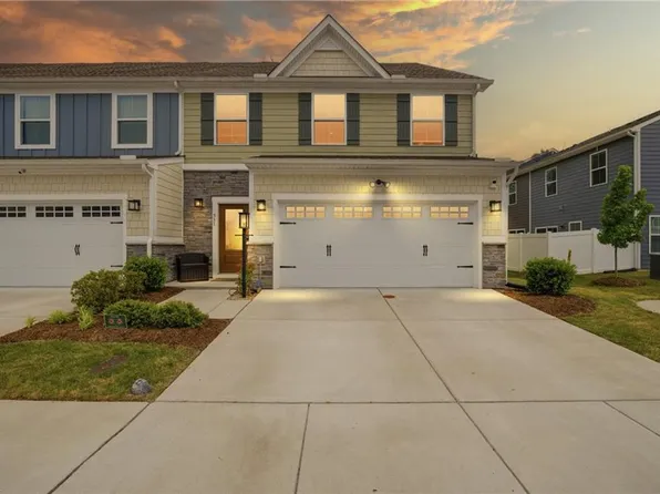 531 Eldridge Ln, Chesapeake, VA 23323
