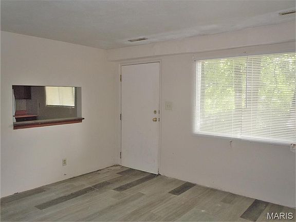 3rd image of 1100 Arrowhead Dr