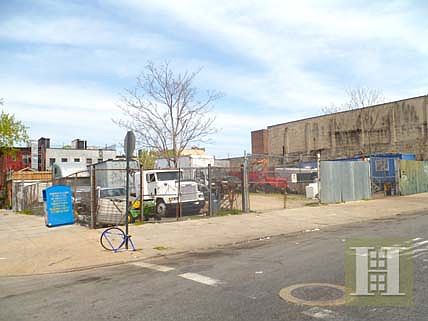 2nd image of 985 Pacific St