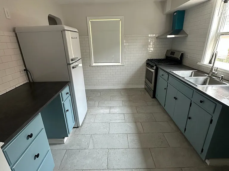 14321 Wallace Ave — Photo 3