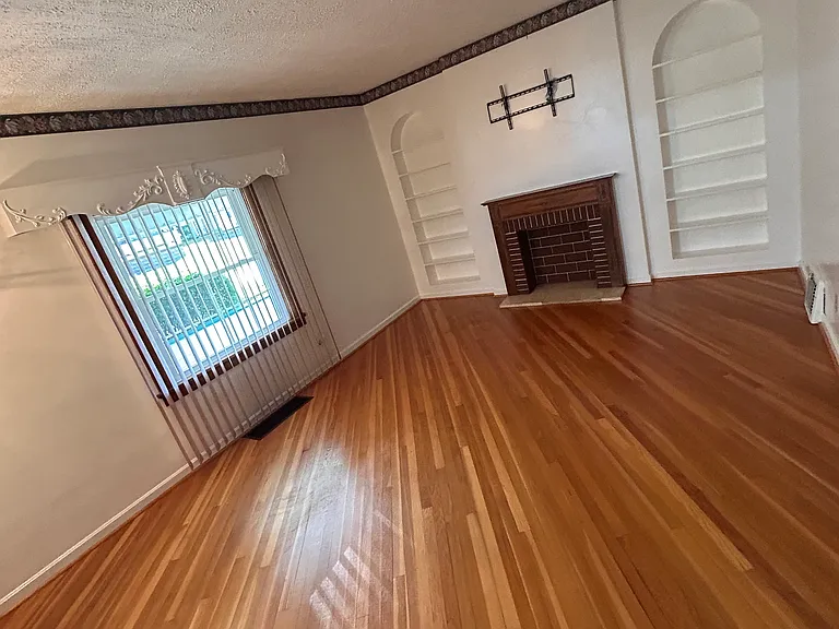 1940 Manhattan Ave — Photo 15