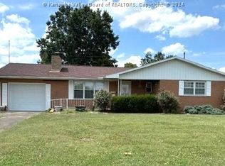 401 Crooks Ave, Ravenswood, WV 26164