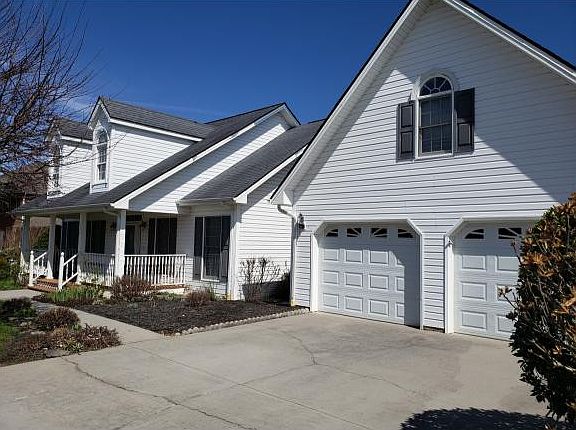 2nd image of 120 Oakwell Ln