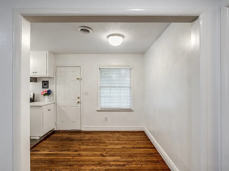 4620 N Harvey Pkwy #1/2 — Photo 11