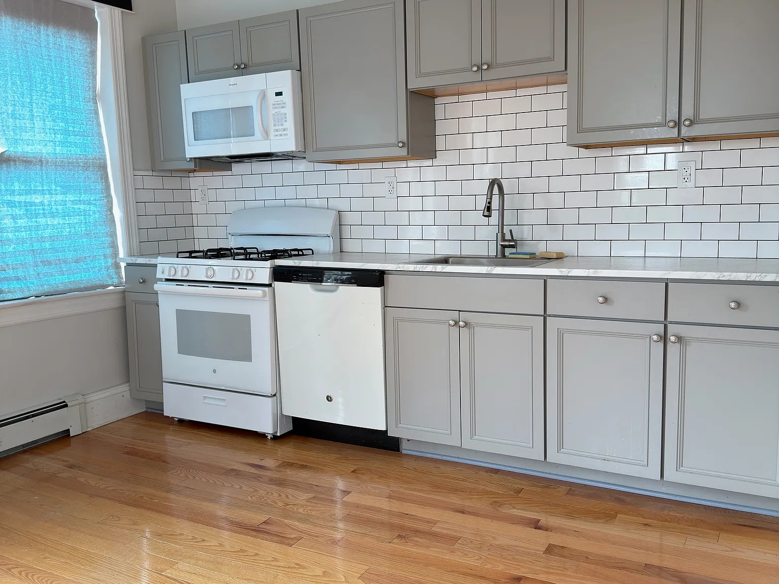3 bed, 1300 sqft, $3,300 — Photo 1