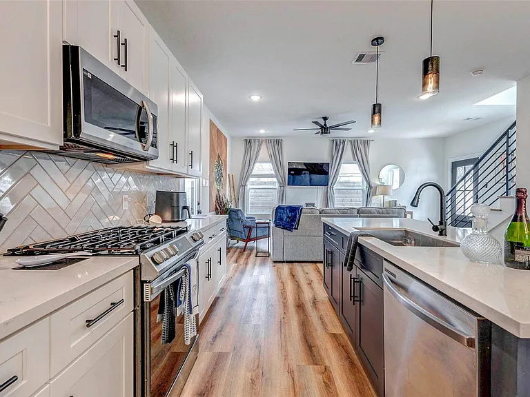 5407 Lee St — Photo 15