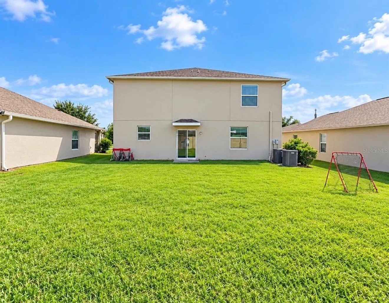 4 bed, 2.5 bath, 2633 sqft, $2,450 — Photo 2