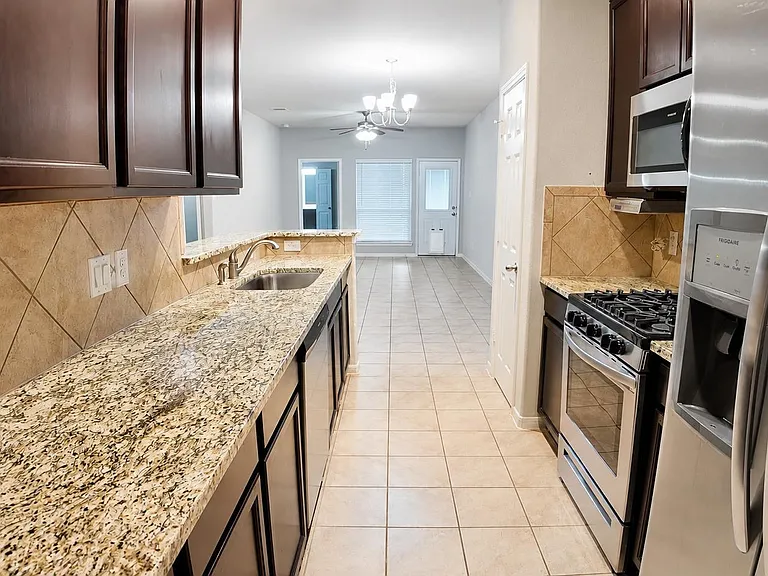 124 Camelot Place Ct — Photo 6