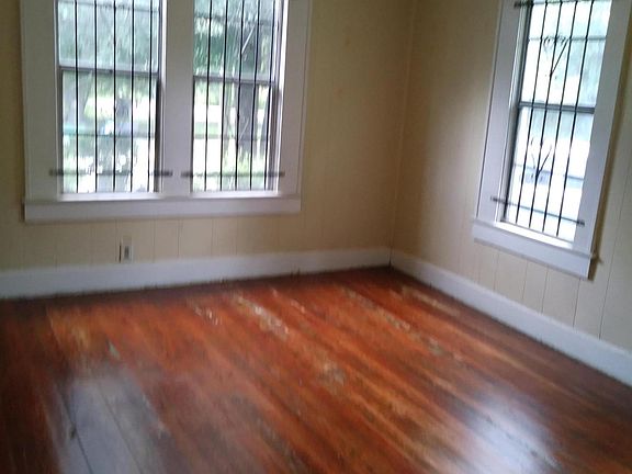 5th image of 923 W 11th St