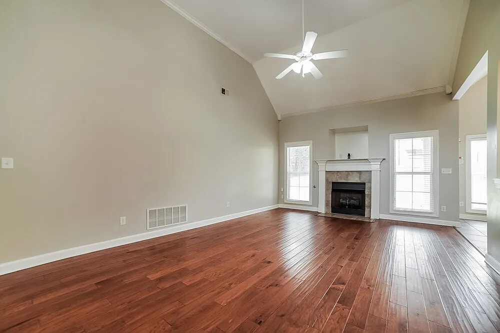 3 bed, 2.0 bath, 1843 sqft, $2,980 — Photo 4