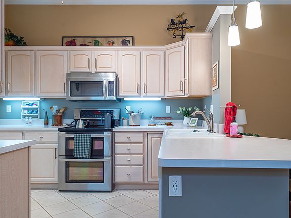 3rd image of 881 Maridon Ct