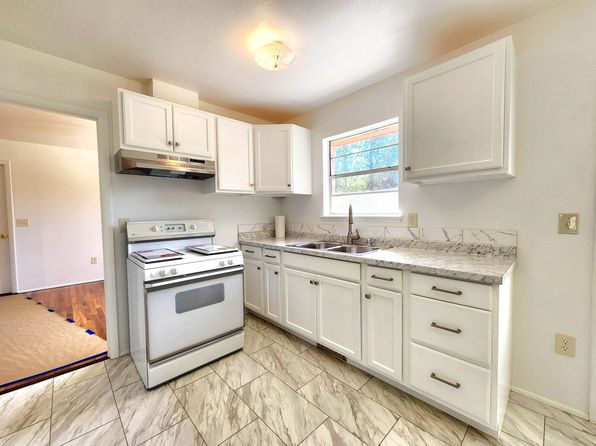 4235 Old Cottondale Rd, Marianna, FL 32448