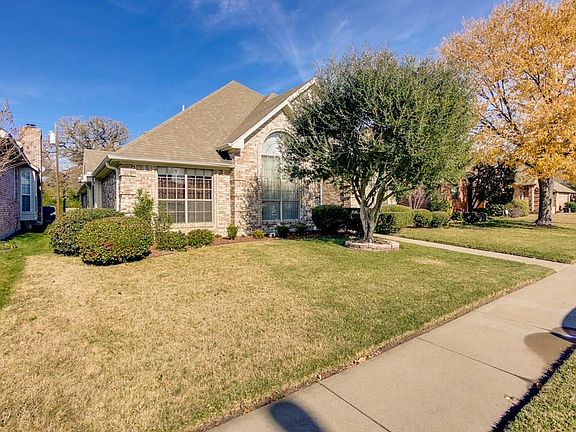 2nd image of 1421 Old Orchard Dr