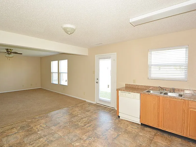 5660 Grassy Bank Dr — Photo 8