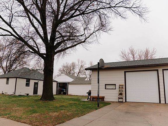 2nd image of 1403 N Grand Island Ave