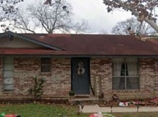 1412 Plum St, Floresville, TX 78114