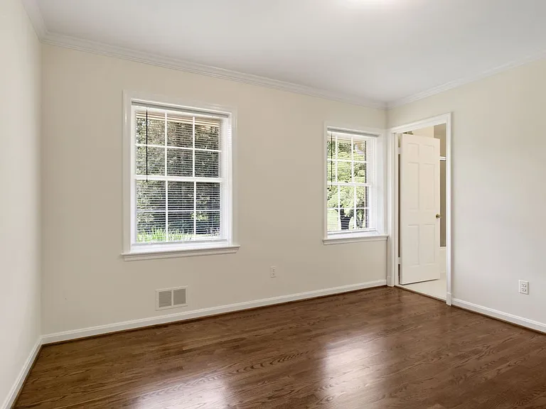 11009 Cripplegate Rd — Photo 17