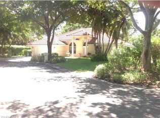 586 Roma Ct, Naples, FL 34110