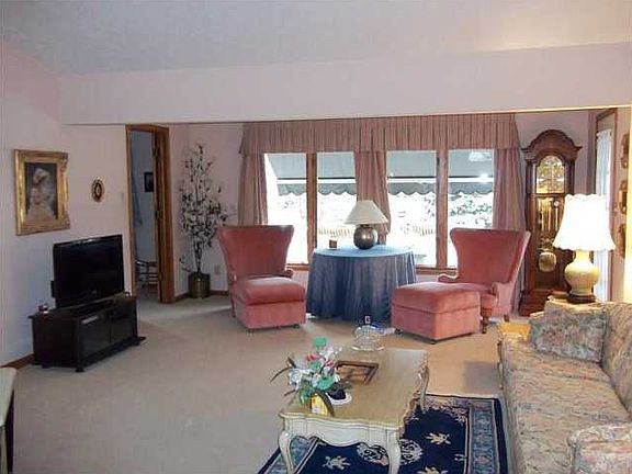 2nd image of 2417 Simpson Ln