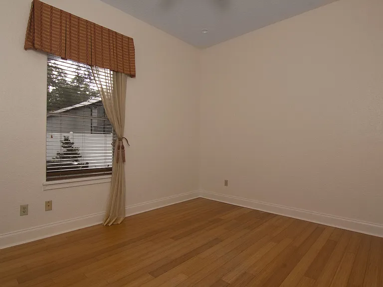 7725 Apple Tree Cir — Photo 18