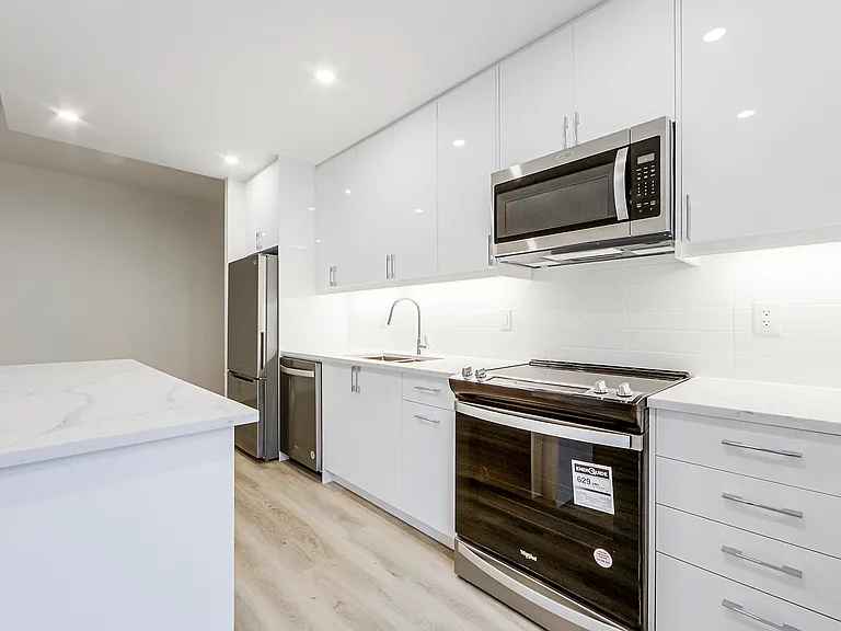 53 Widdicombe Hill Blvd — Photo 7
