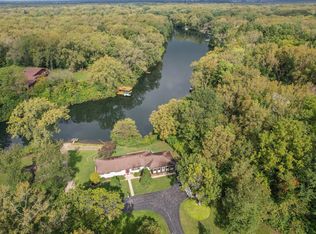 5770 E Deerfield Dr, Coal City, IL 60416