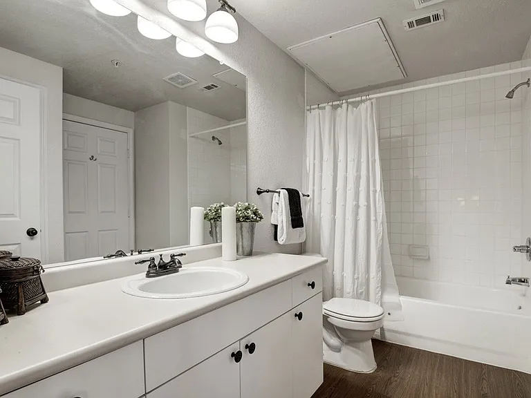 Stoneleigh on May Apartment Homes — Photo 8