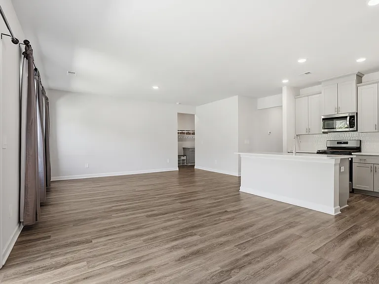 118 Martel Dr — Photo 12
