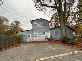 153 S Evergreen Dr, Selden, NY 11784