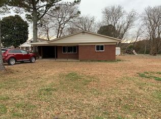 9050 2nd St E, Leighton, AL 35646