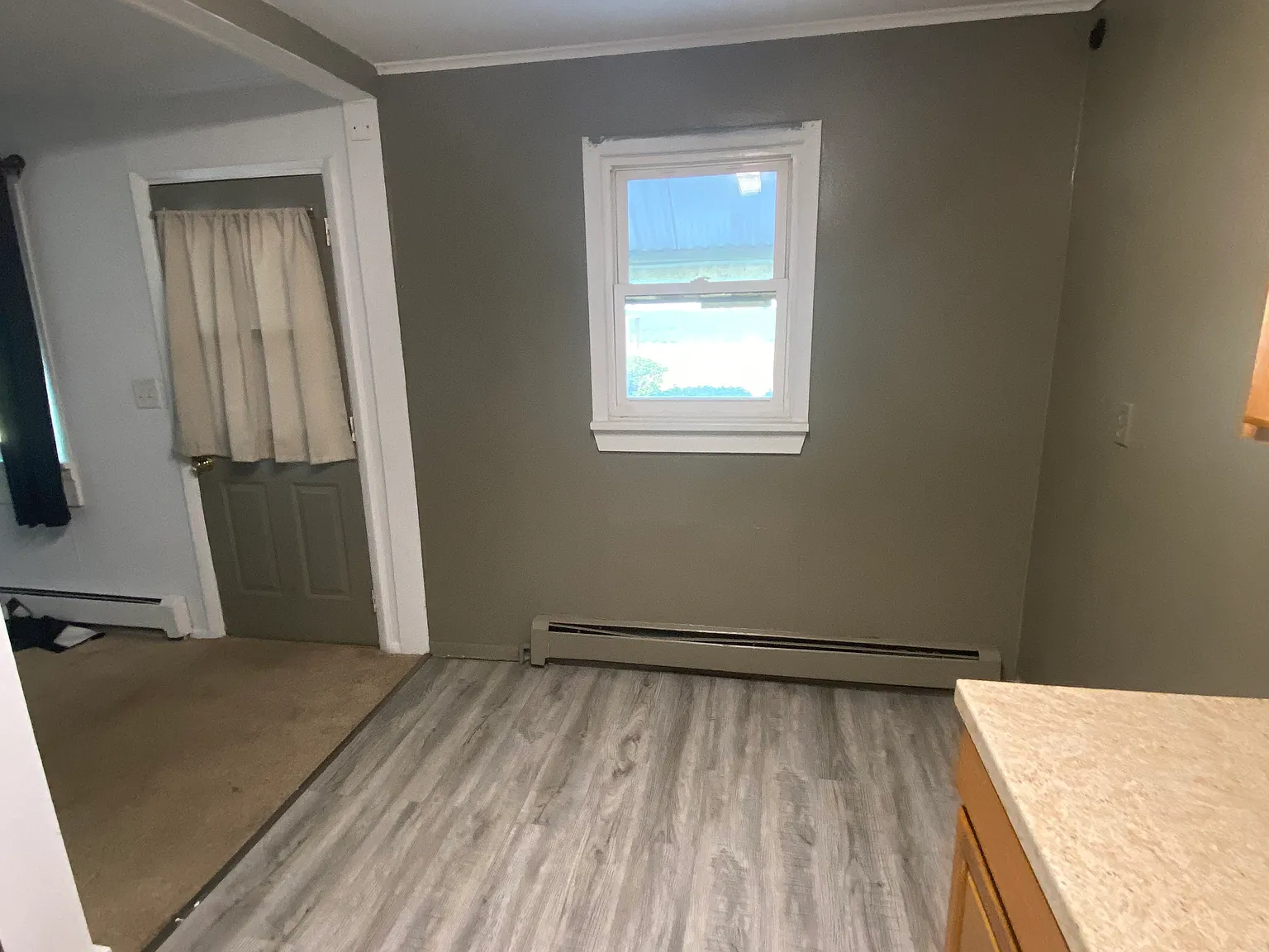 3 bed, $1,300 — Photo 4
