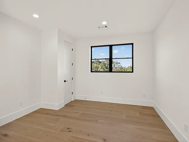 402 Emerald Way — Photo 28