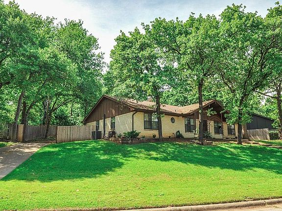 2nd image of 2812 Lakeshore Dr