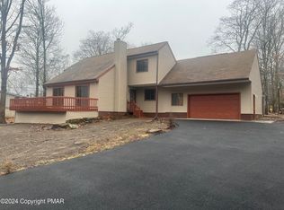 2290 Walnut Trl, Bushkill, PA 18324