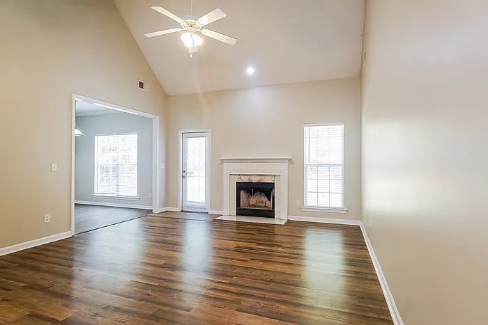 3 bed, 2.0 bath, 1692 sqft, $1,825 — Photo 3