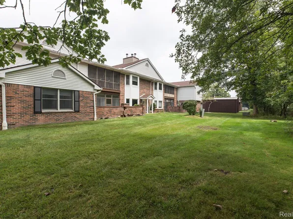 8629 Mathias Dr APT 48, Grosse Ile, MI 48138
