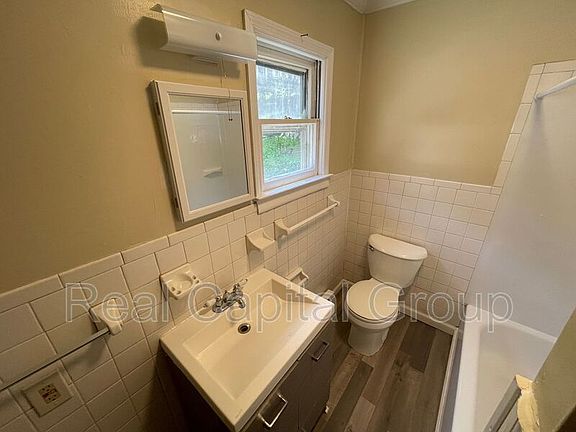 3rd image of 23 Willow St Floor 1